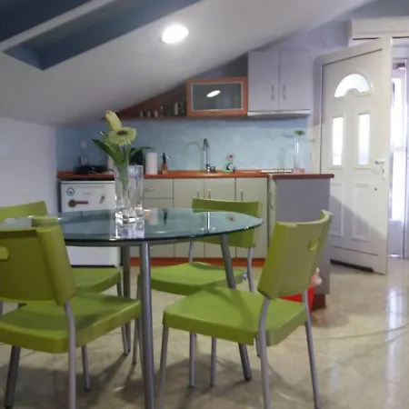 Attic Family * Paralia Dionysiou
