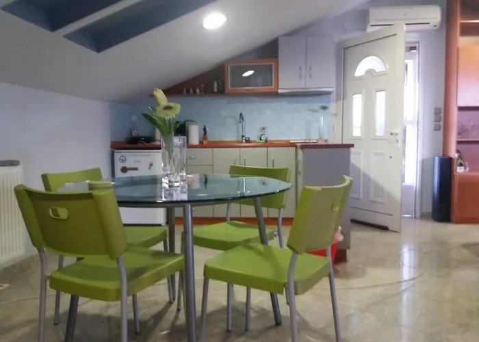 Attic Family * Paralia Dionisiou